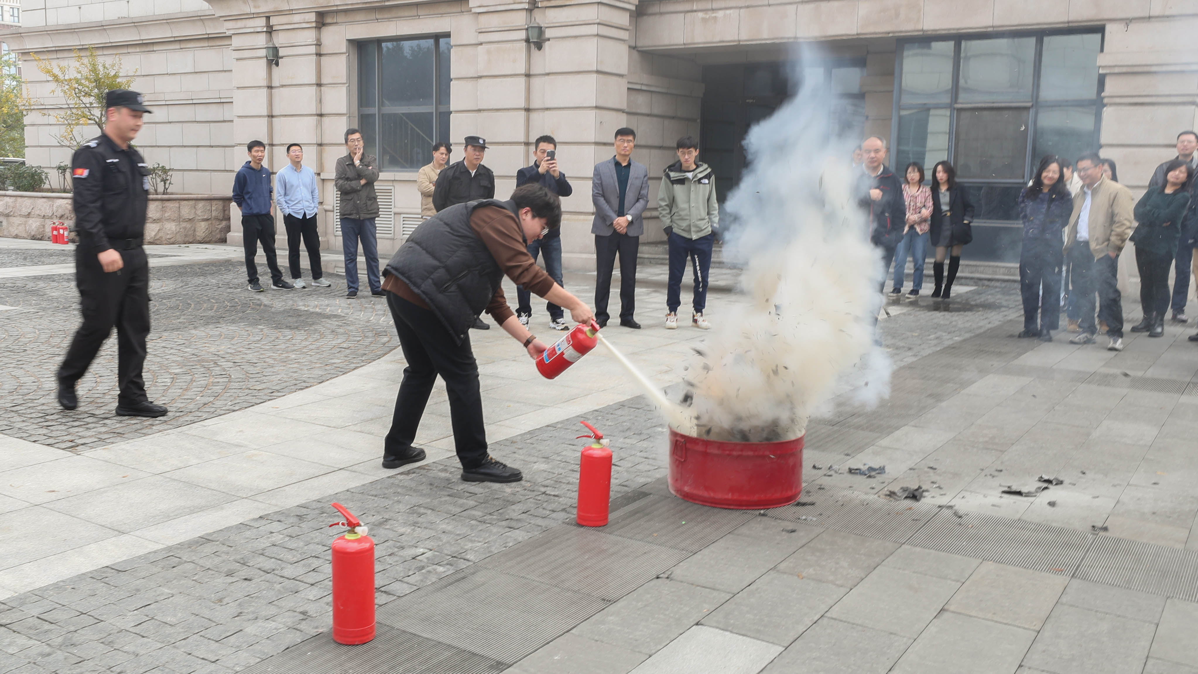 全民消防 生命至上丨津投資本組織開展消防應(yīng)急演練活動(dòng)